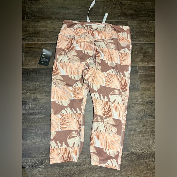 Nike Running Tight Fit Cropped Leggings 1X - Picture 3 of 4